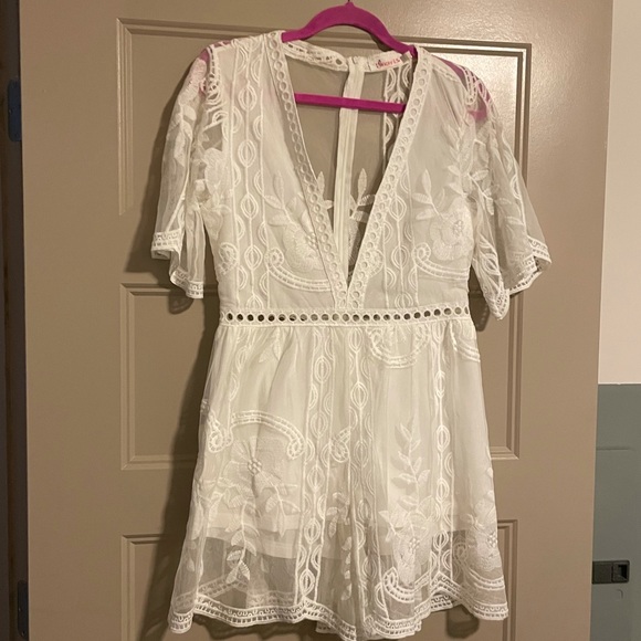 3/$20 - White Boho Romper - L fits like M - Picture 3 of 6